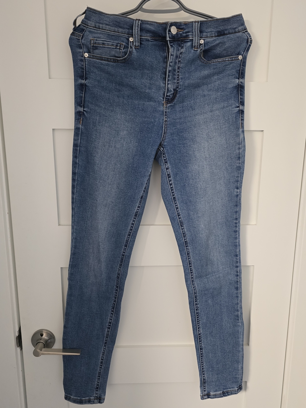 Dynamite women's skinny jeans in medium blue wash
